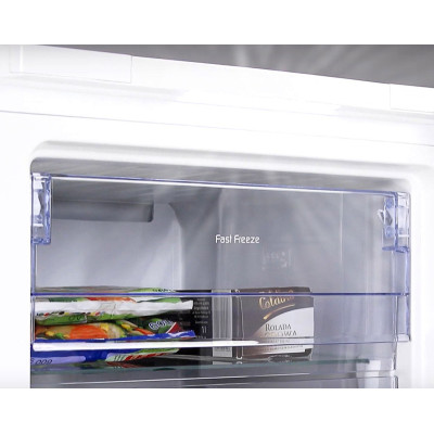 Двухкамерный холодильник Beko RCSA270K20W Двухкамерный холодильник Beko RCSA270K20W