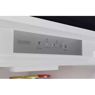 Холодильник встраиваемый Hotpoint-Ariston HAC18T311