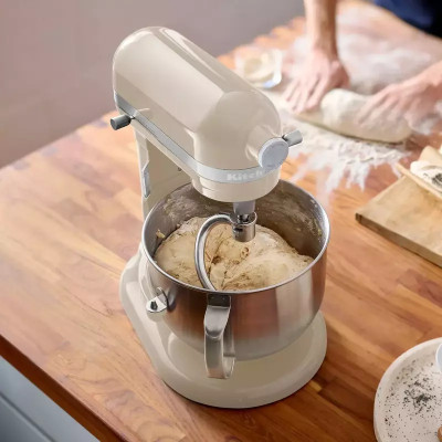 Кухонная машина KitchenAid Artisan 6,6 л 5KSM70SHXEAC с подъемной чашей (Кремовый) Кухонная машина KitchenAid Artisan 6,6 л 5KSM70SHXEAC с подъемной чашей (Кремовый)