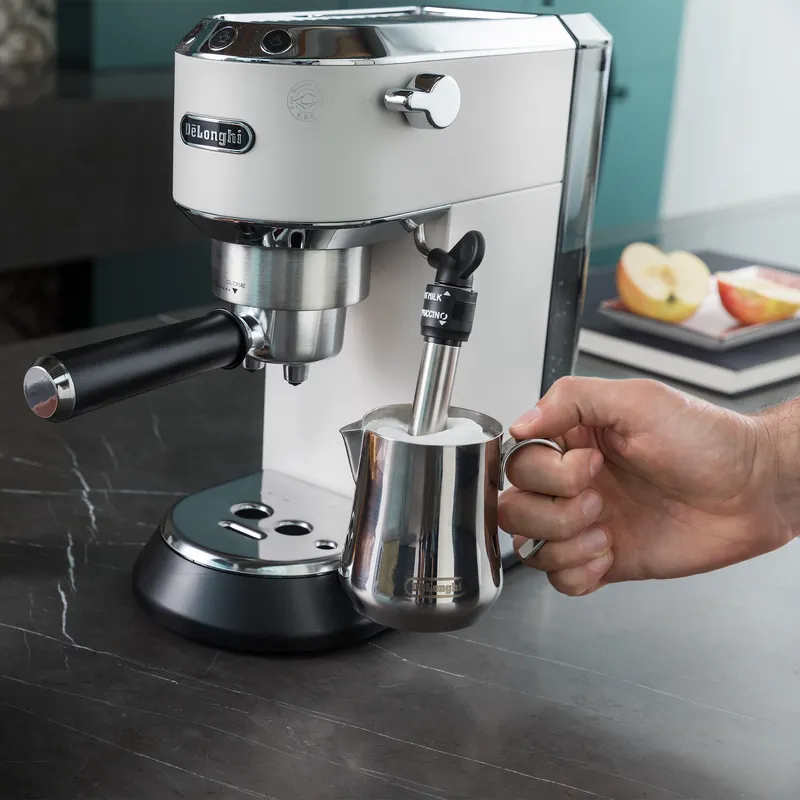 Кавоварка De'Longhi Dedica EC685.W