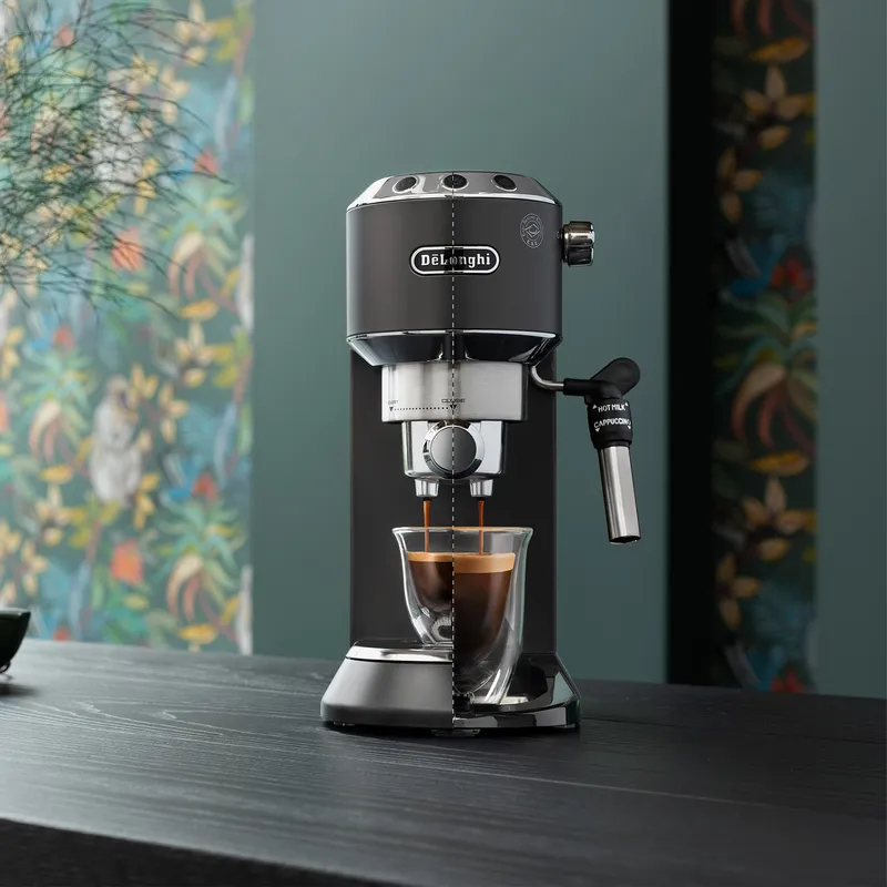 Кавоварка De'Longhi Dedica EC685.BK