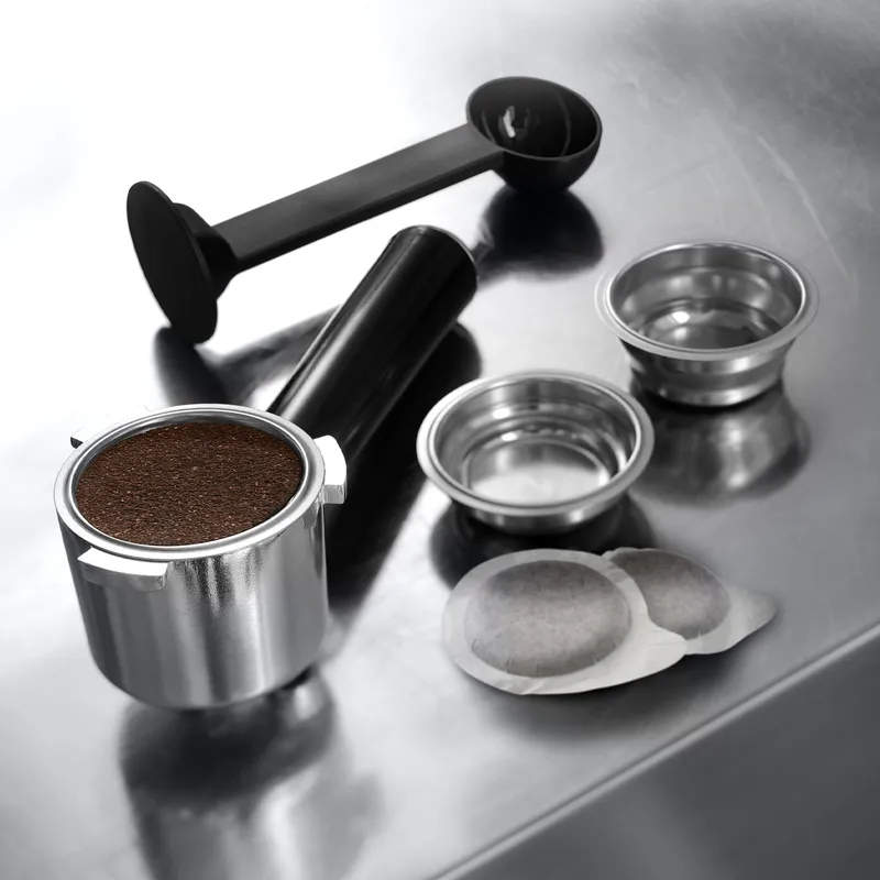 Кавоварка De'Longhi Dedica EC685.BK