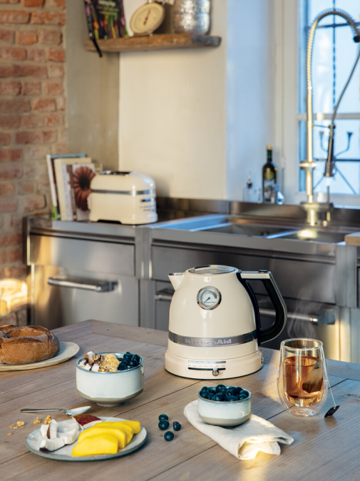 Красивый чайник